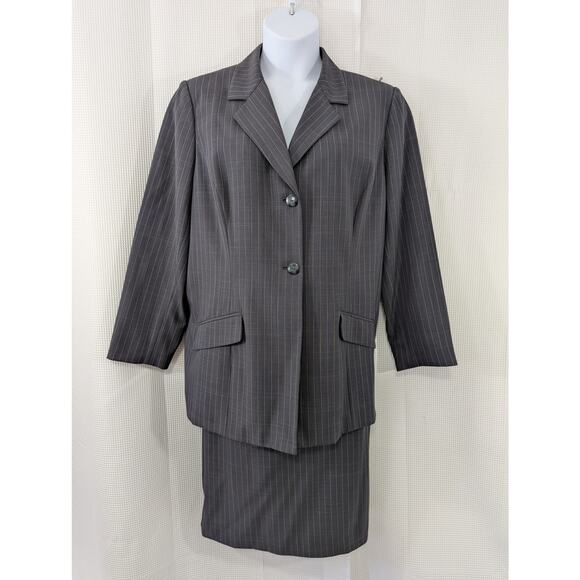NWOT! WORTHINGTON WOMAN! CLASSIC GRAY PIN STRIPED SKIRT SUIT LONG JACKET! SZ 20W - Picture 2 of 13